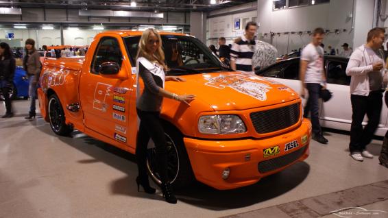 Mandy Lange neben Sacher-Exclusive Ford F150 Lightning (Miss Tuning 2011)