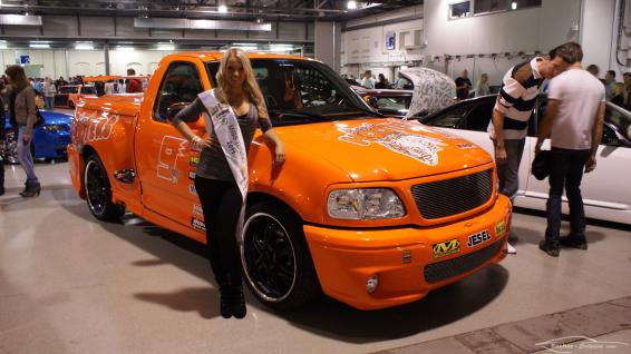 Mandy Lange neben Sacher-Exclusive Ford F150 Lightning (Miss Tuning 2011) @ xsc